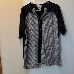 Men’s white and black sweater button up style size large